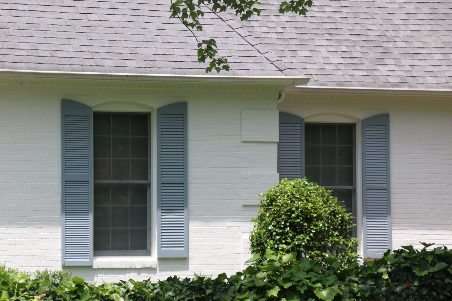 White brick with blue shutters in Pinehurst