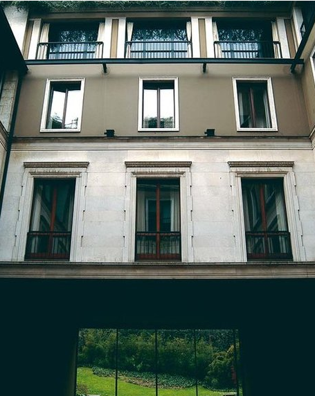 Armani's Milan House via Nuevo Estilo