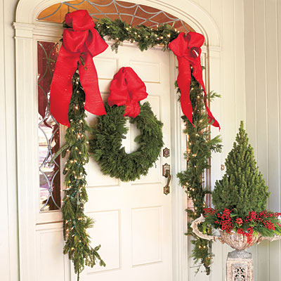 Christmas door via Southern Living