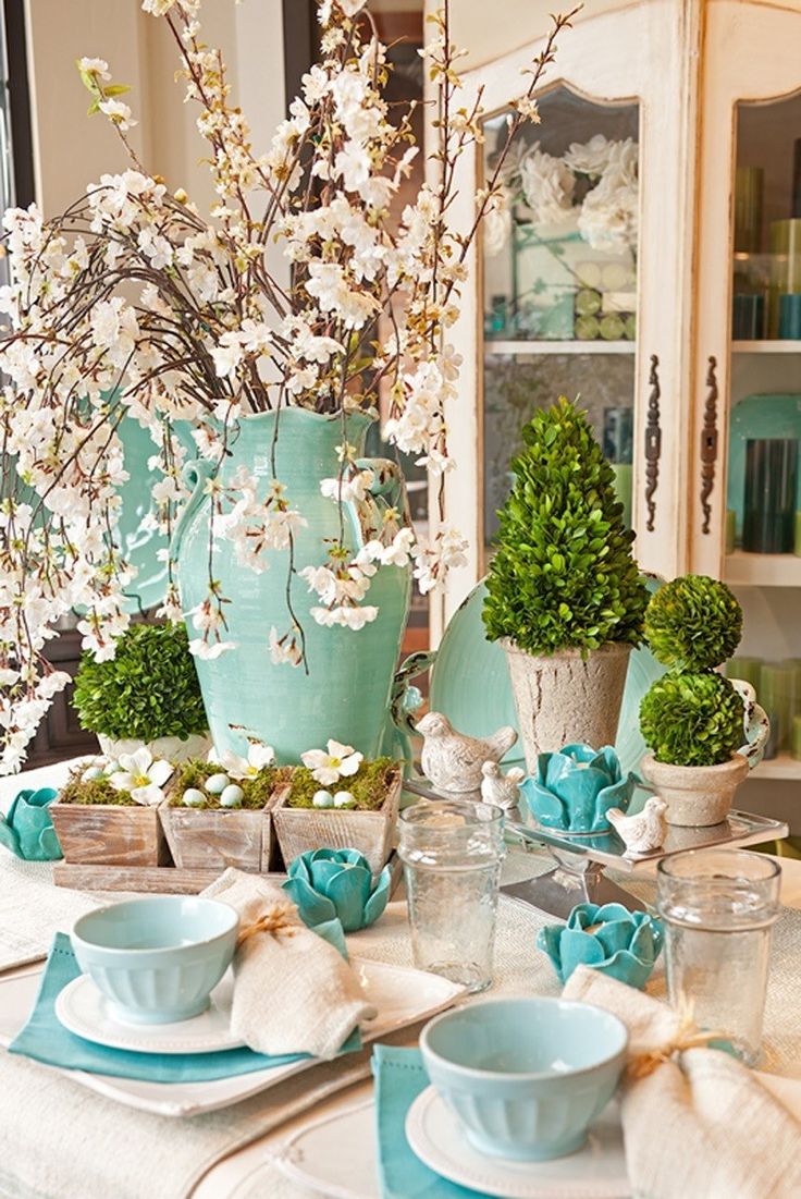 Boxwood and light blues for Spring