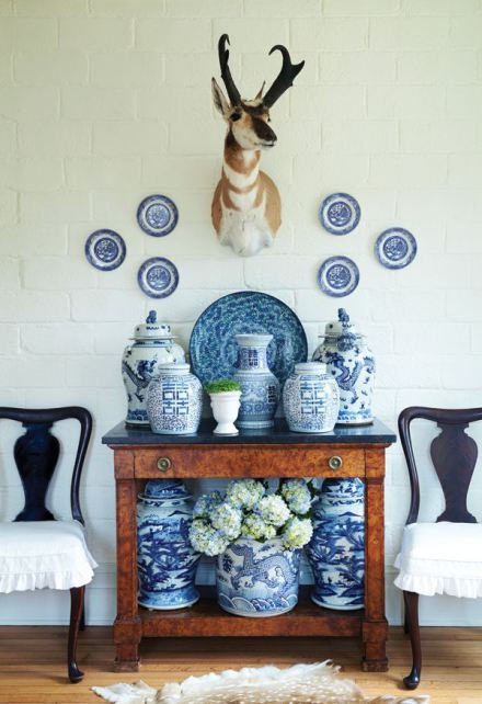 Blue-and-White-and-a-pop-of-an-animal-via-The-Enchanted-Home