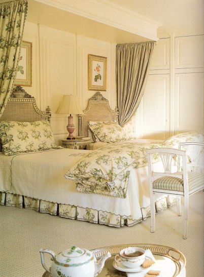 Guest-room-by-Toni-Gallagher-via-Traditional-Home
