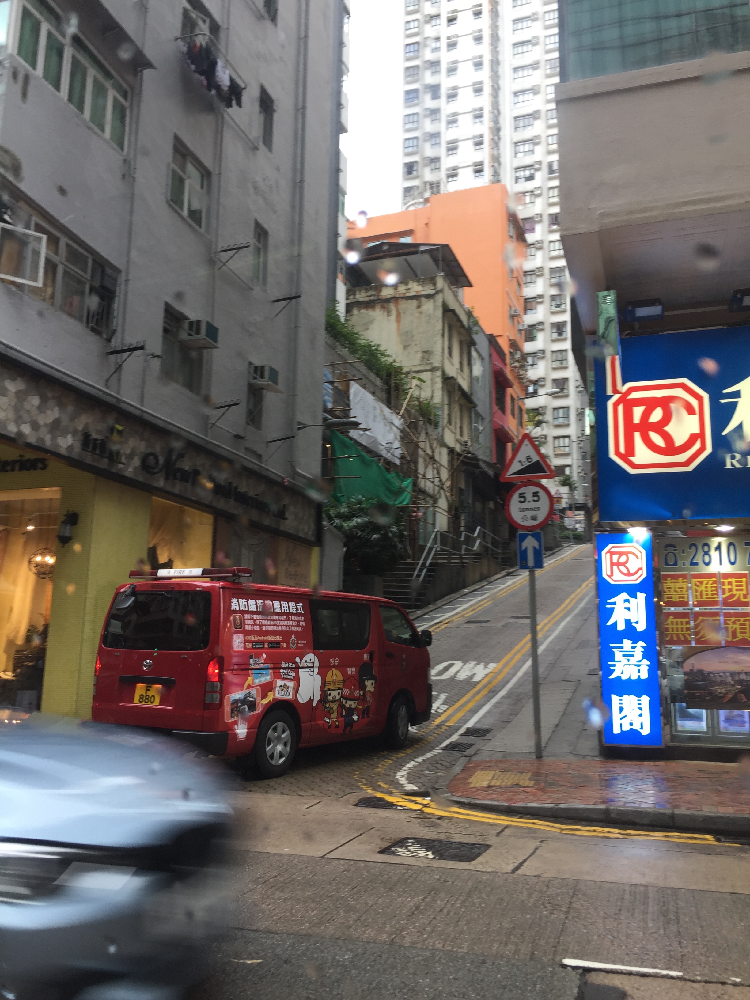 Streets of Hong Kong via The Potted Boxwood