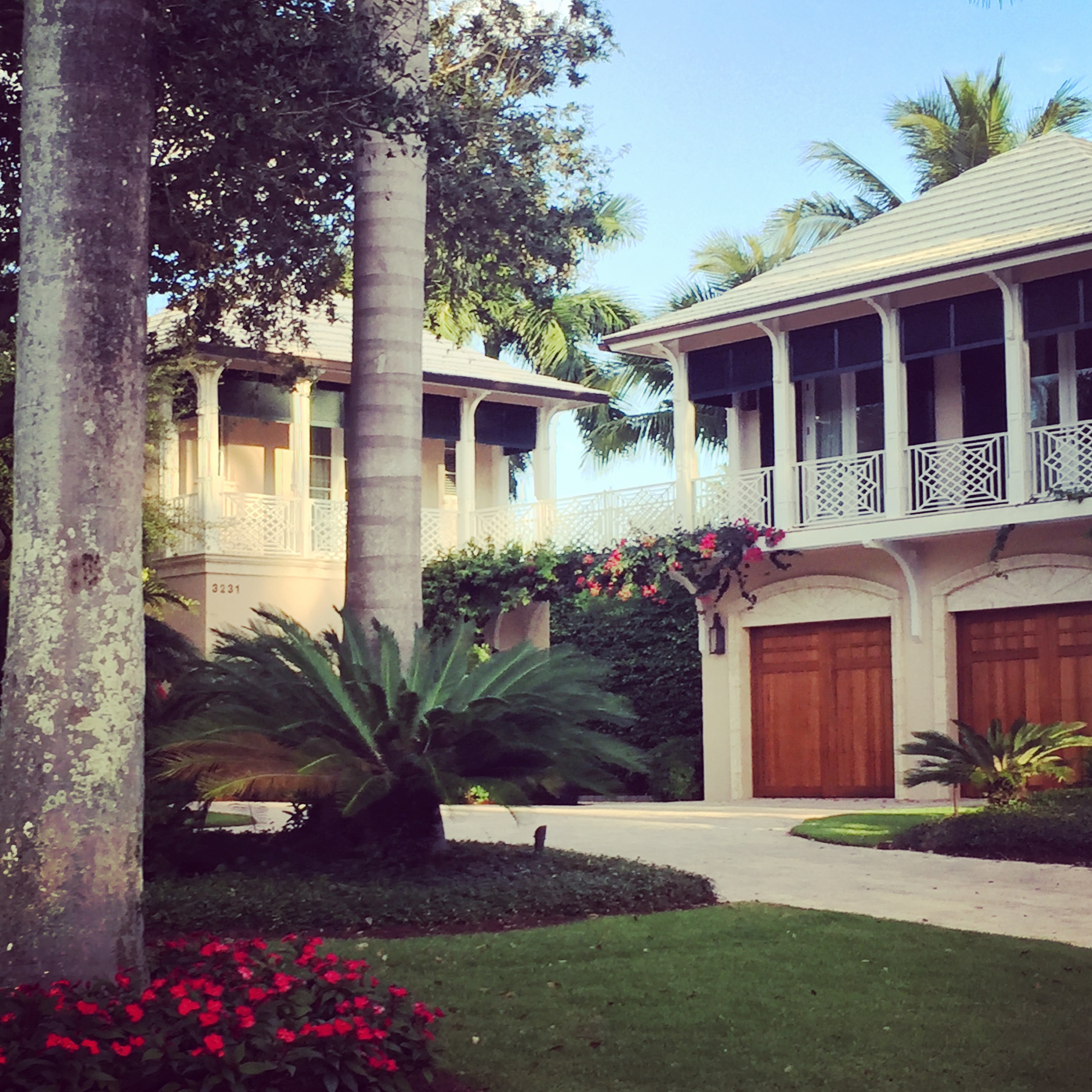 beautiful Florida home via The Potted Boxwood