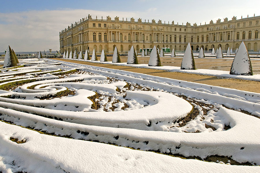 Snow in Versailles via AD