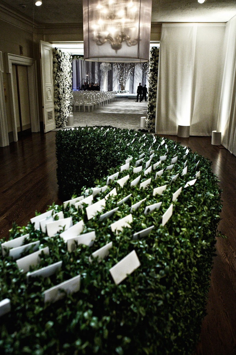 Find your seat in a Boxwood dream via Inside Weddings