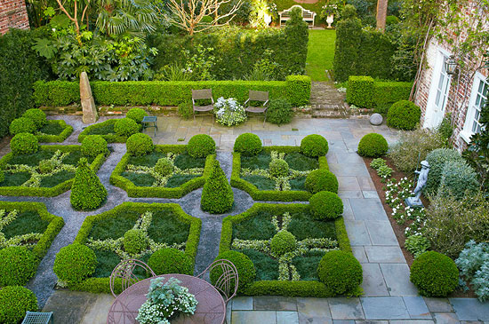 Charleston Garden via Traditional Home 5
