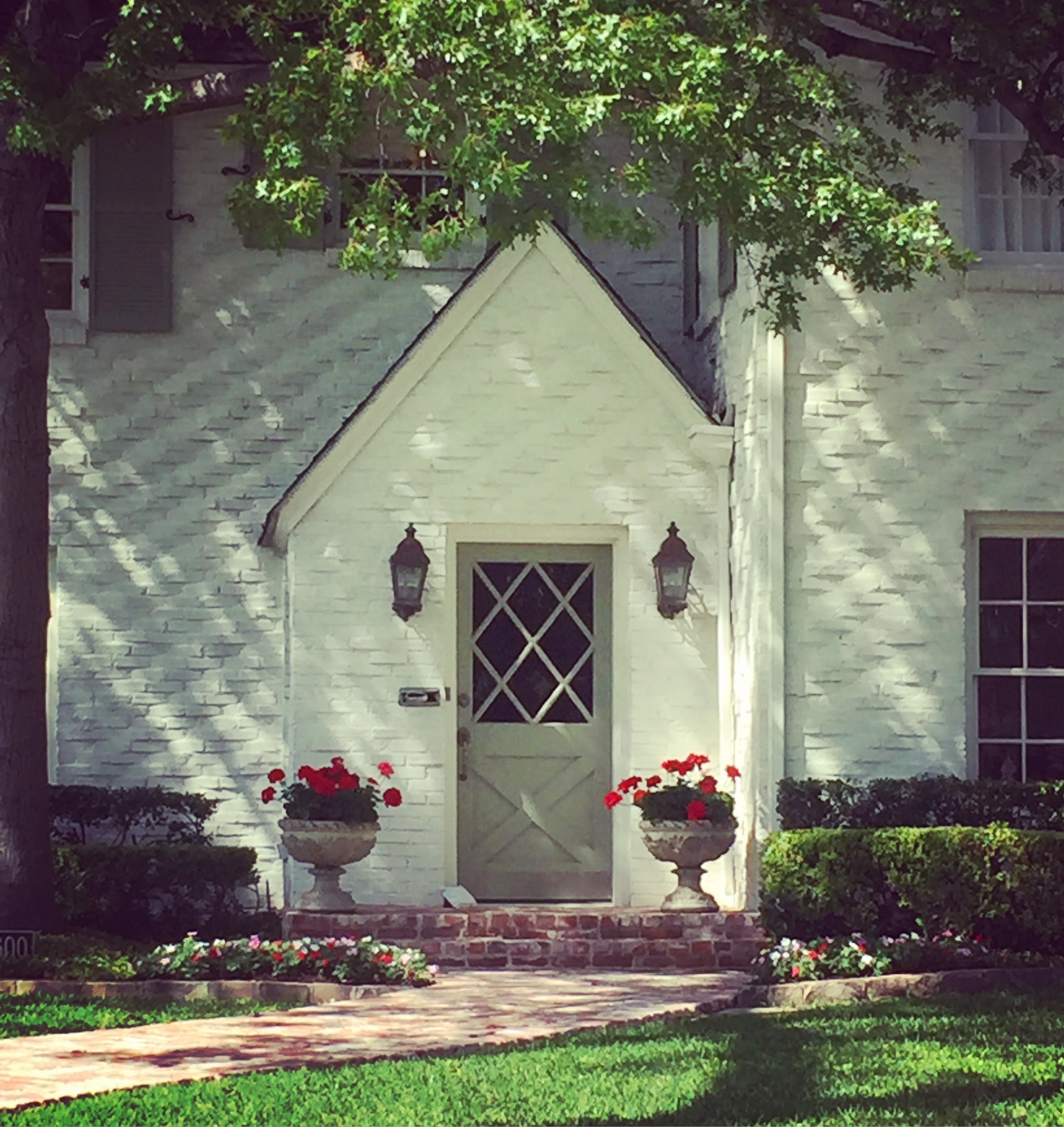 Homes in Dallas photo by The Potted Boxwood 4