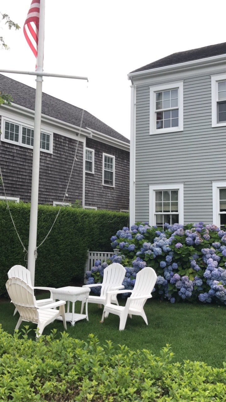 Nantucket home photo by christina dandar for The Potted Boxwood 13