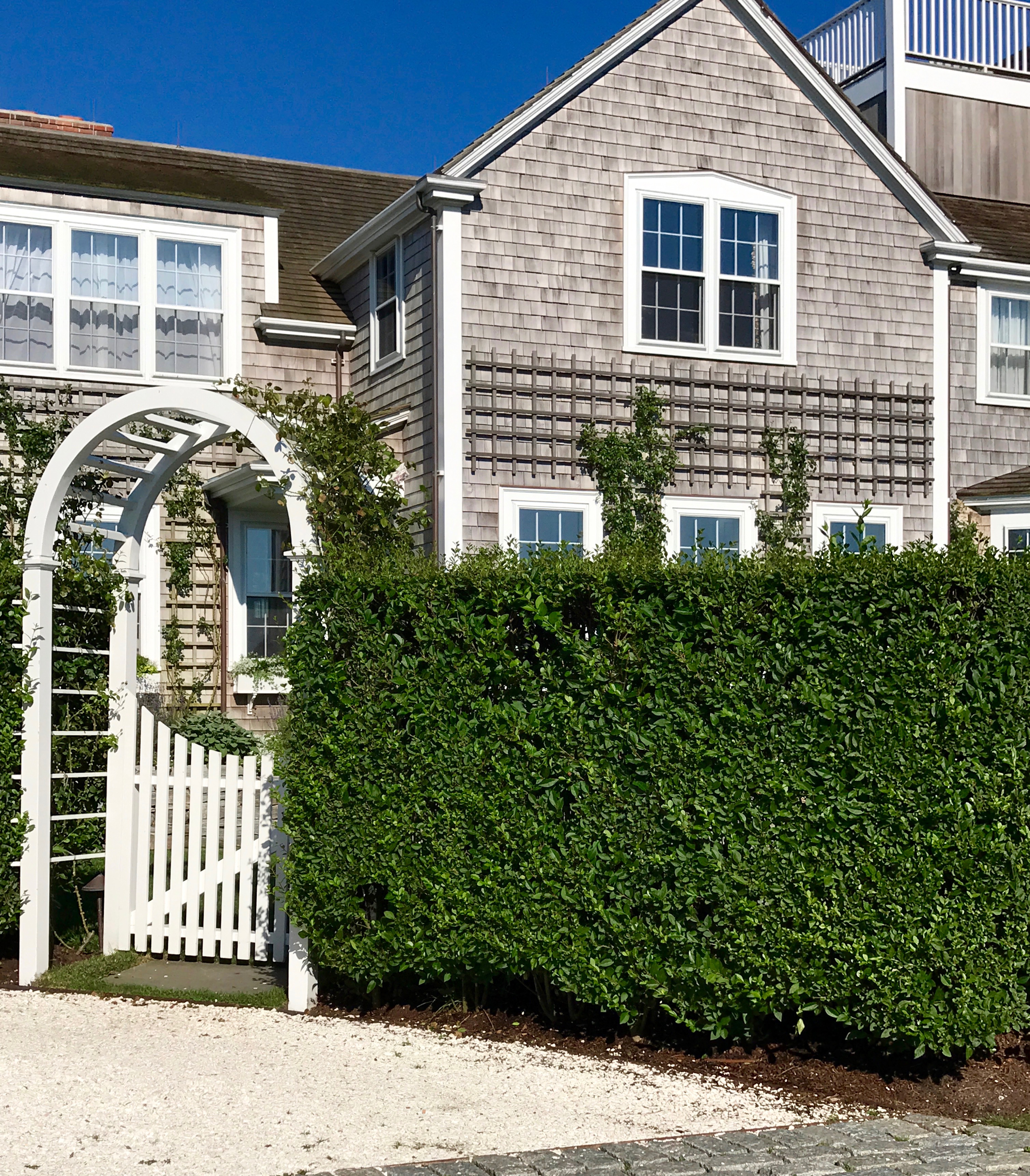 Nantucket home photo by christina dandar for The Potted Boxwood 3
