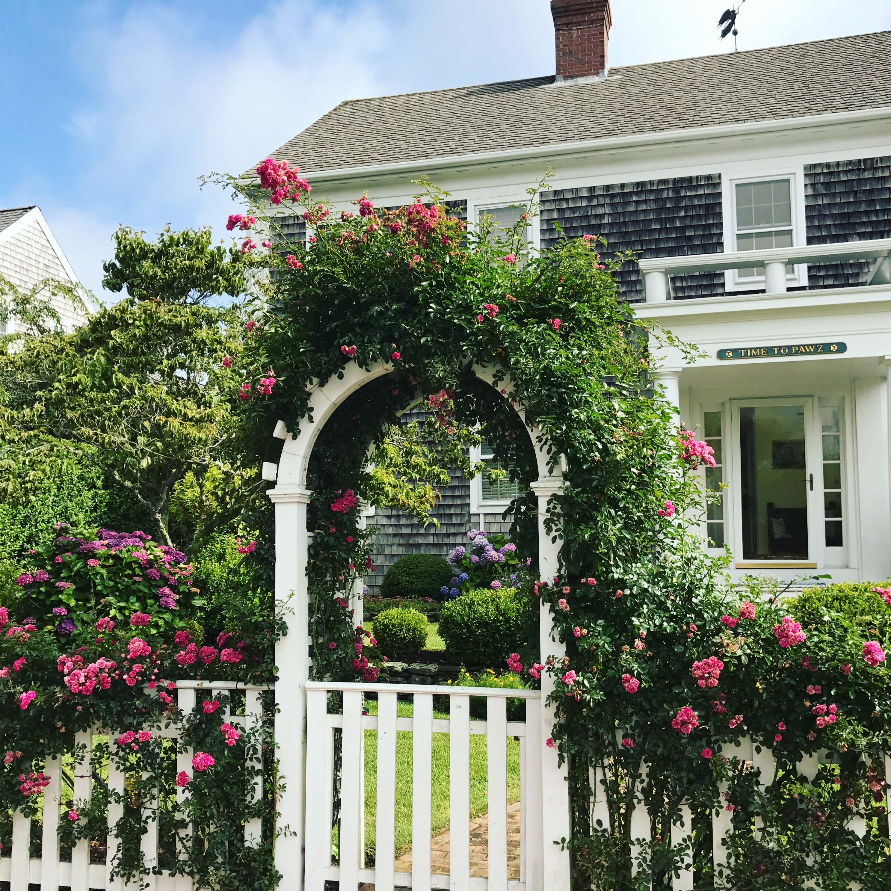 Nantucket home photo by christina dandar for The Potted Boxwood 31
