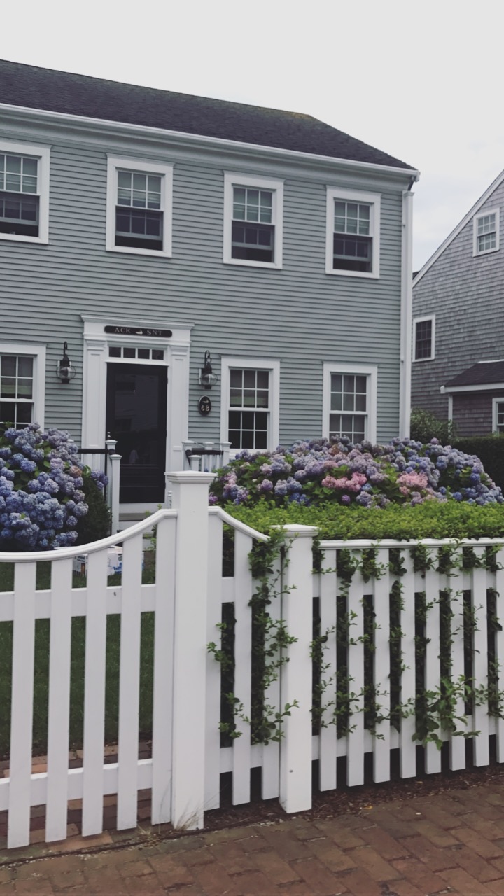 Nantucket home photo by christina dandar for The Potted Boxwood