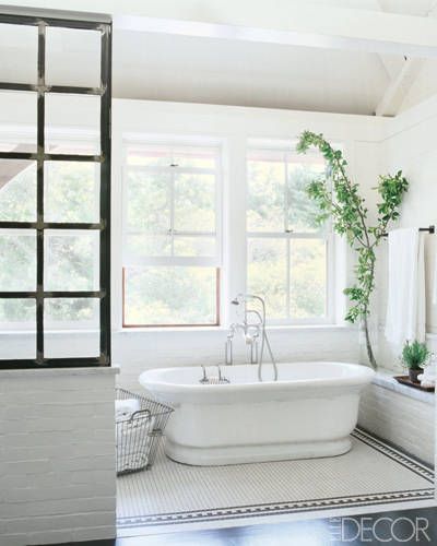 Bathroom of Black and White via Elle Decor